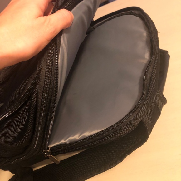 Targus Backpack with Laptop Section & Several Storage Sections (Great Condition) - Picture 4 of 10